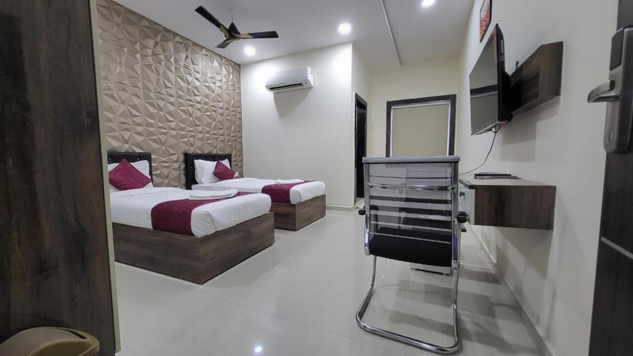 Hotel Vaishnavi Grand Mirialguda Exterior photo