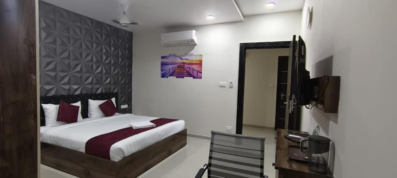 Hotel Vaishnavi Grand Mirialguda Exterior photo